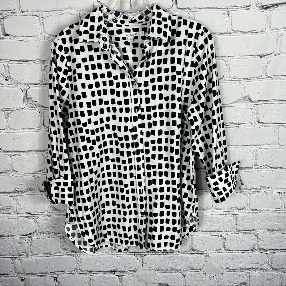 Chico's Black and White Button Down Shirt with Notched Collar (E2)